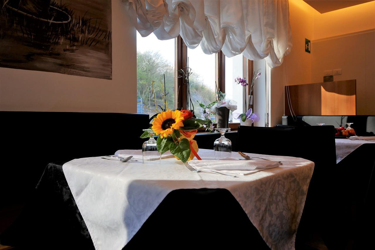 Albergo De March Farra d'Alpago Kültér fotó