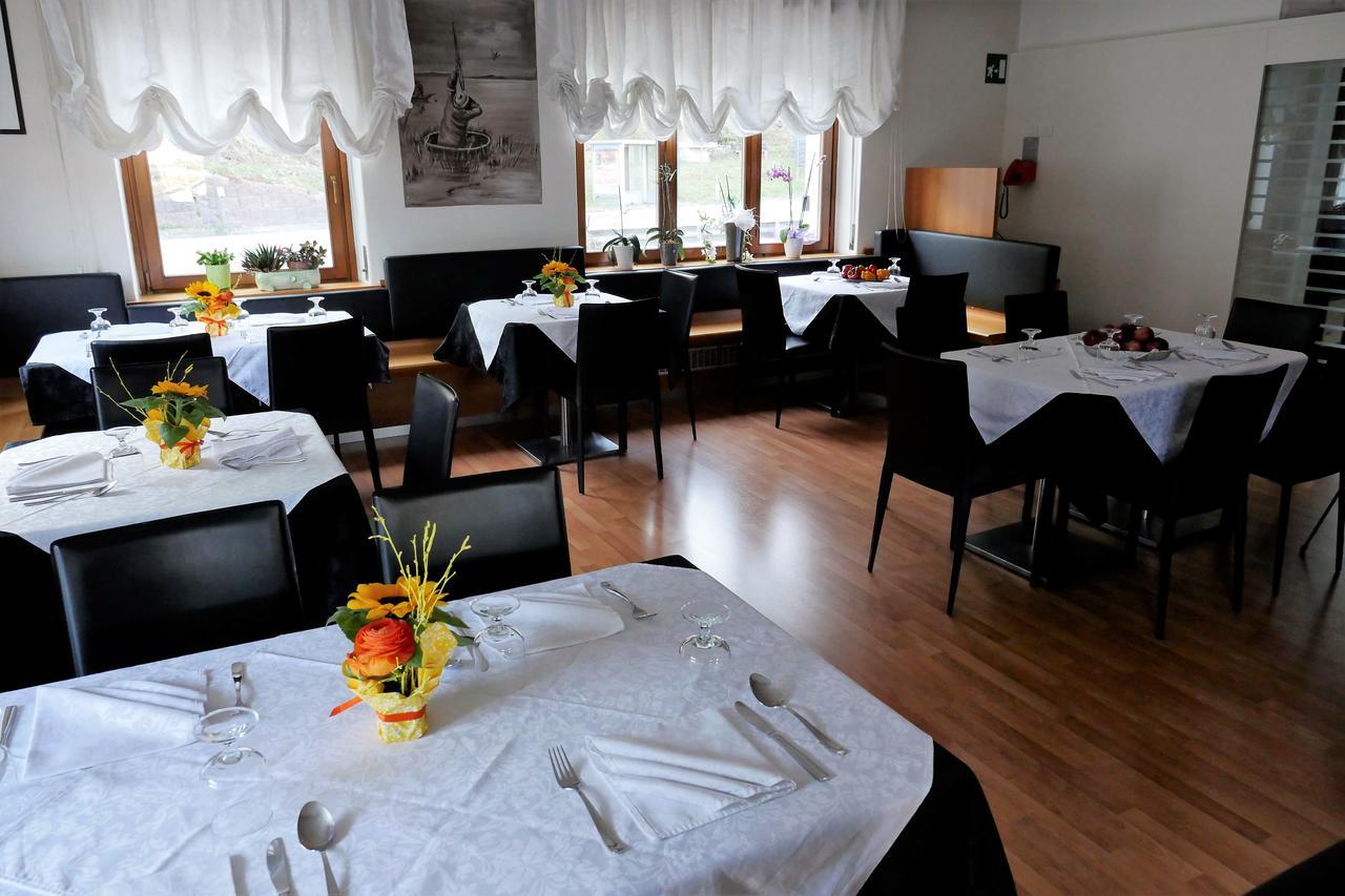 Albergo De March Farra d'Alpago Kültér fotó
